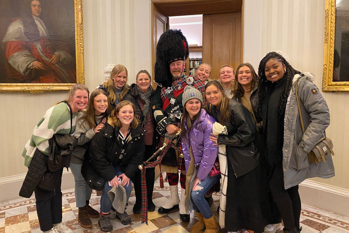 Students and Pipe Major Andy Coulter inside Surgeon’s Hall Museum