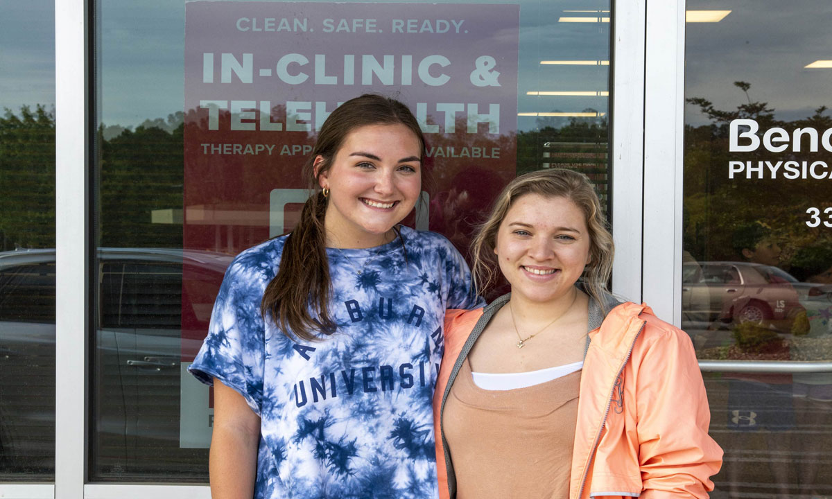 Photo of Emma Chumley and Bailee Price.