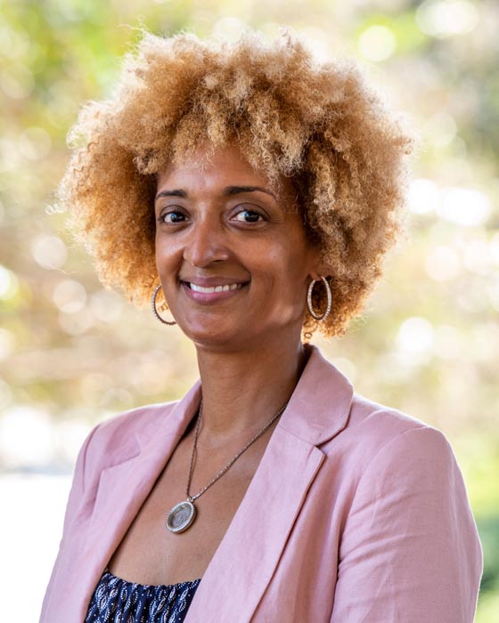 Onikia Brown headshot